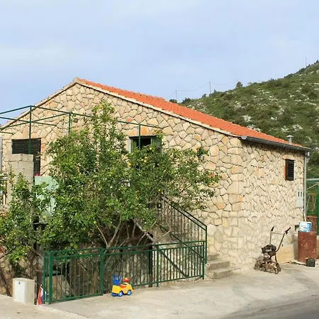 8753d Apartment *
